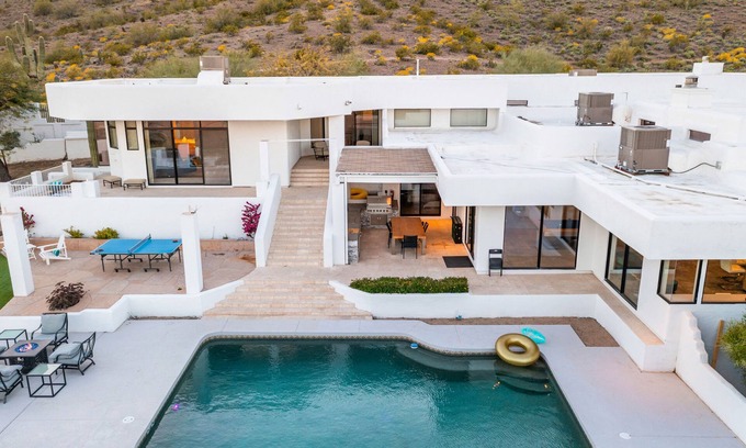 Paradise Valley Village Villa | Sky Villa Paradise: Sleep in the Clouds w/Heated Pool, Putting, Gym