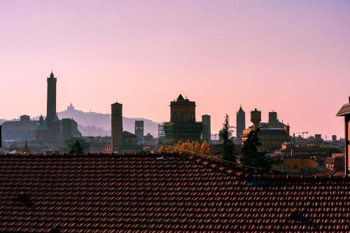 San Donato-San Vitale Bed & Breakfast | Skyline 1/7 B&B