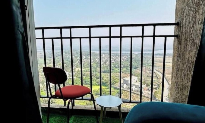 Thane West Apartment | Skyline Hideaway On 20+ Floor The Cozy Den!