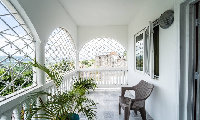 Montego Bay Condo | Skyline Suites 2 Queen bedroom 2 Condo by RedAwning