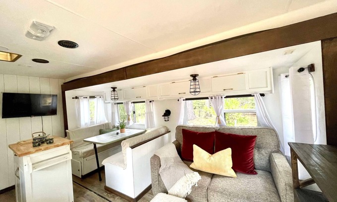 Grass Valley House | SkyView Camper unwind in a natural setting minutes from downtown NC and the Yuba
