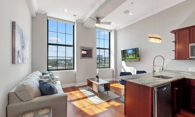 Olde Kensington Apartment | Sleek 1BR w/Rooftop Amenities
