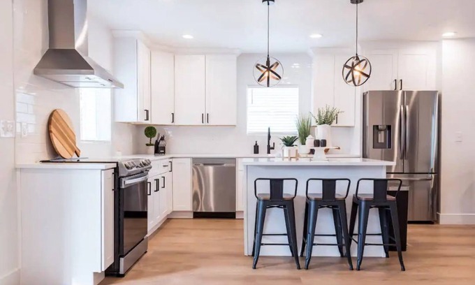 South Salt Lake House | Sleek and Modern Home - New Remodel - 2 Car Garage