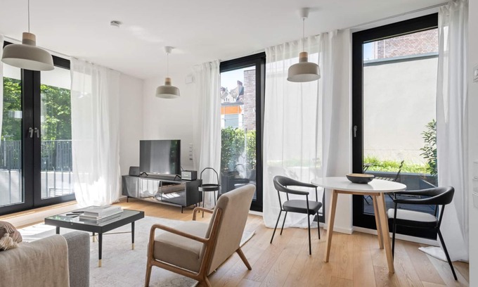 West Berlin Centre Apartment | Sleek Charlottenburg 1BR near KaDeWe & Kurfürstendamm, by Blueground