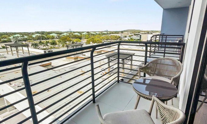 Doral Condo | Sleek Doral Haven: Studio Comfort