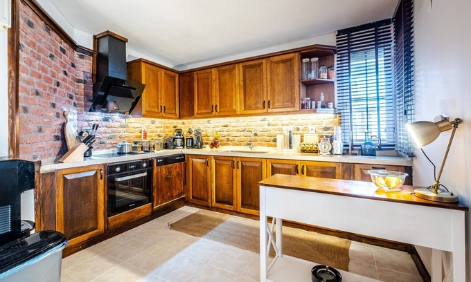 Sapanca Villa | Sleek Villa with Backyard and Sapanca Lake View