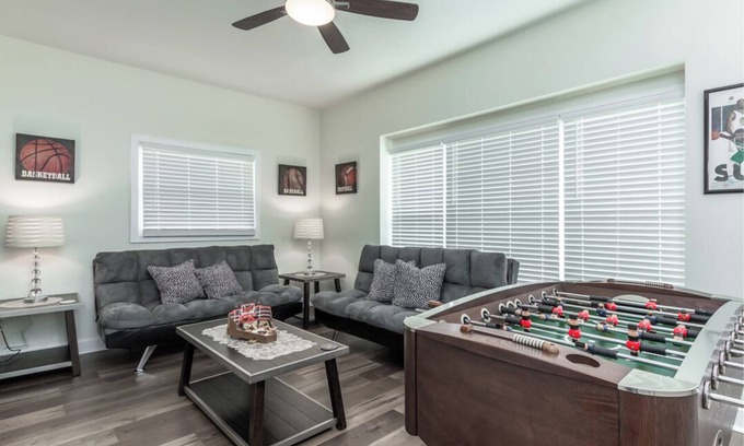 Pico-Union Apartment | Sleep 10 in 4BR 2BA near LA Convention Center DTLA