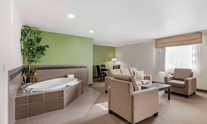 Charles City Hotel | Sleep Inn & Suites
