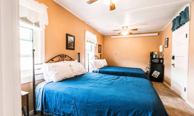 Centennial Apartment | Sleep up to 4 - 2 Queens in Historic Centennial Hotel