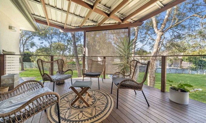 Beenleigh House | Sleeps 14, 4 bathrooms, 2 Kitchens ,Central to Brisbane Gold C Theme parks Views