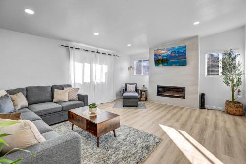 Lincoln Acres House | Sleeps 16, Mins from Beaches, Outlets & Military base