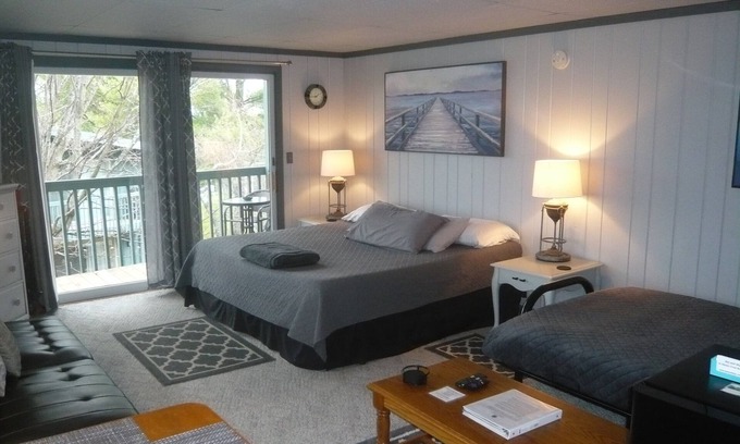 Bellaire Apartment | Sleeps 2-6 Adults (1-3 cpls.)