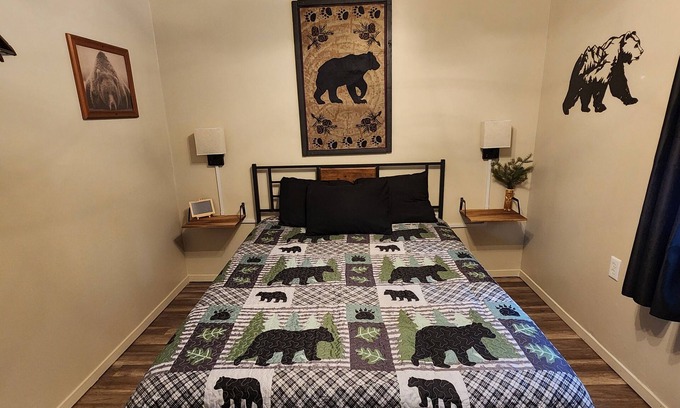 Bear Creek Cottage | Sleeps 2- Private bath