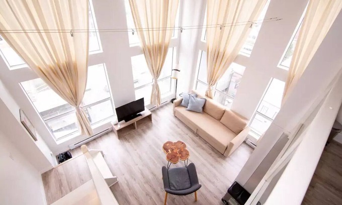 Downtown Vancouver Apartment | Sleeps 4/Beautiful Corner Loft in DT Vancouvern
