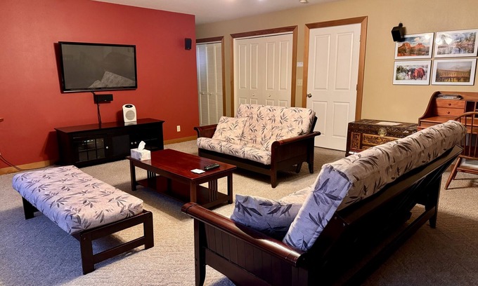 Glencoe House | Sleeps 4 - Near Plymouth Wineries, Jackson Casino, Sutter Creek, Kirkwood Skiing