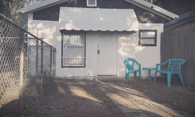 Fort Worth Apartment | Sleeps 5 free internet and parking close to stockyards