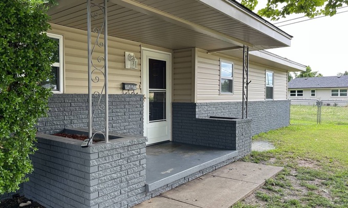 Norman House | Sleeps 6 in prime location