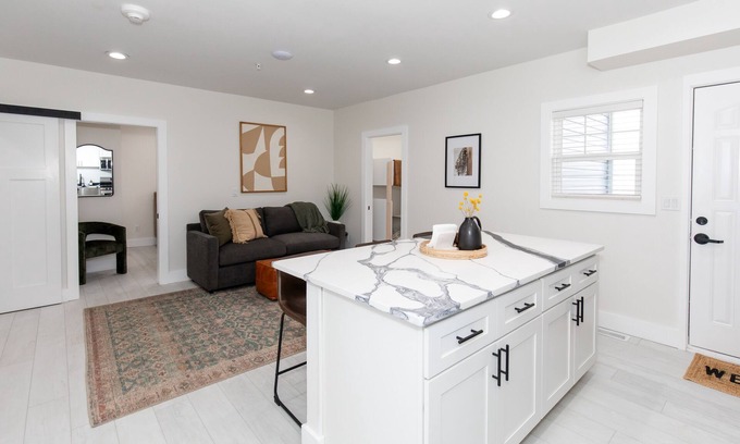 Sandusky Condo | Sleeps 6! Modern & Upgraded Boutique Condo