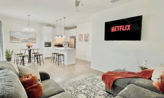 La Feria House | Sleeps 6- Newly Blt Comfortable Clean & Inviting La Feria 2 Bed 2 Bath BBQ, WD