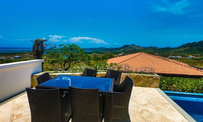 Pristine Bay House | "SLOW M’OCEAN VIEWS" Golf Course & Resort