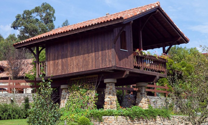 Ea Apartment | Small cottage with pool near the sea