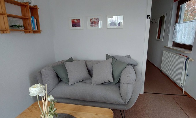 Stinteck House | Small garden apartment by the sea