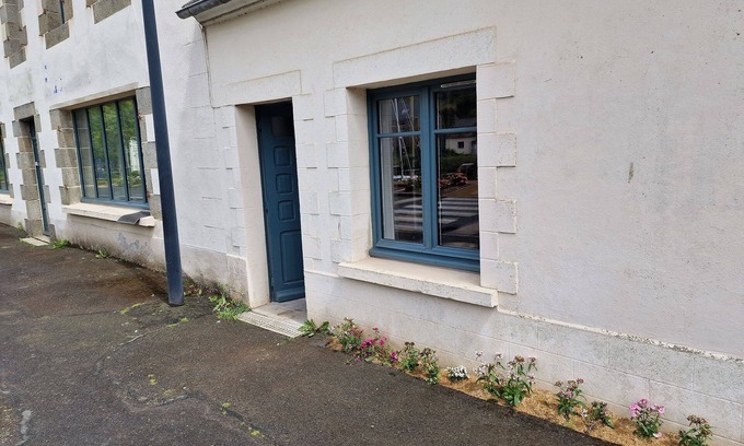 Pontrieux House | Small house on the marina.