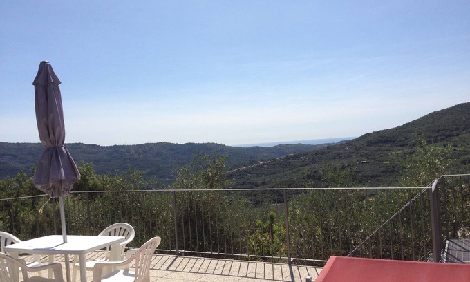 Villa Viani House | Small house with swimming pool in countryside 15 km from the sea