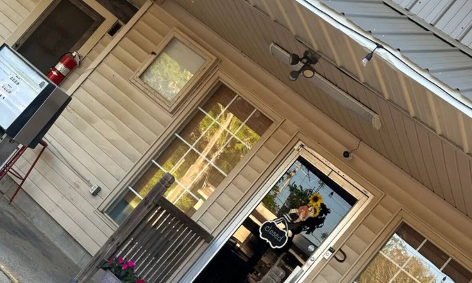 Thaxton House | Small Town Nostalgic Charm- Renovated Old Country Store