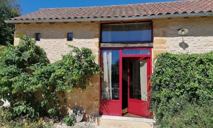 Meyrals House | Small vintage-style barn in an unspoilt setting