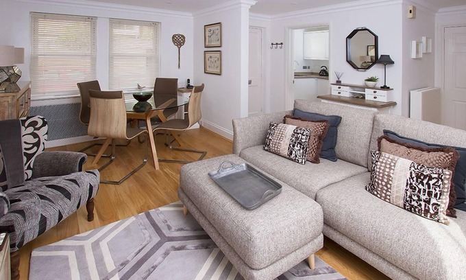 Upper Town House | Smart, contemporary house with 2 bedrooms sleeping 3 in the heart of Bath - with parking