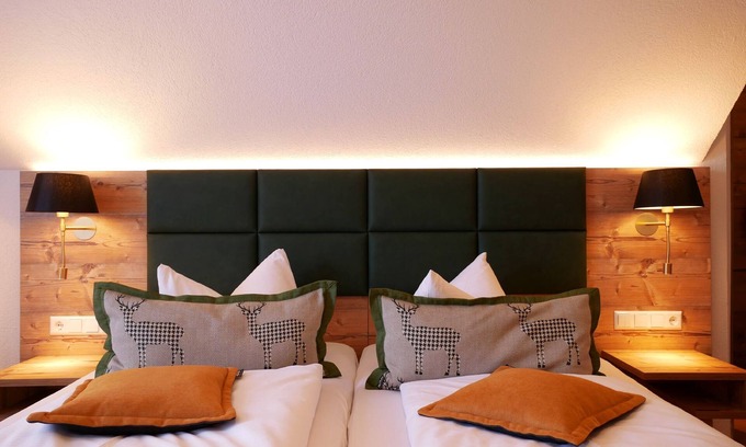 Saig Apartment | Smart family room with shower and WC