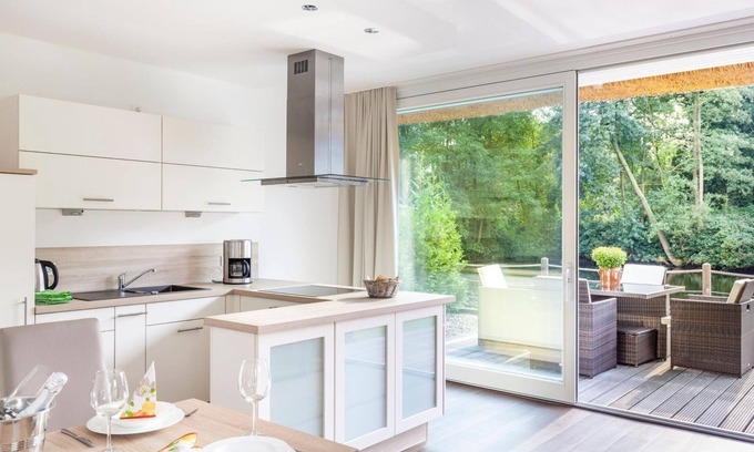 Bad Zwischenahn Apartment | SmartFewo: Sonnenglut | Seeterrasse | Sauna | Park - Residence by the small sea