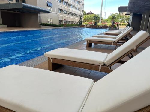 Dasmarinas Hotel | SMDC Green 2 Staycation, The Traditional & Modern Fusion Condo