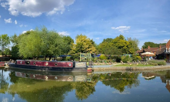 Little Witcombe Boat Rental | Smoke (Rowington Narrowboats)