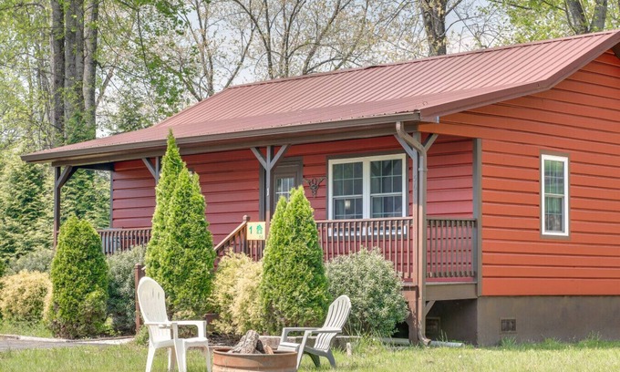 Cherokee Cabin | Smoky Mountain Cabin by Tuckasegee River!
