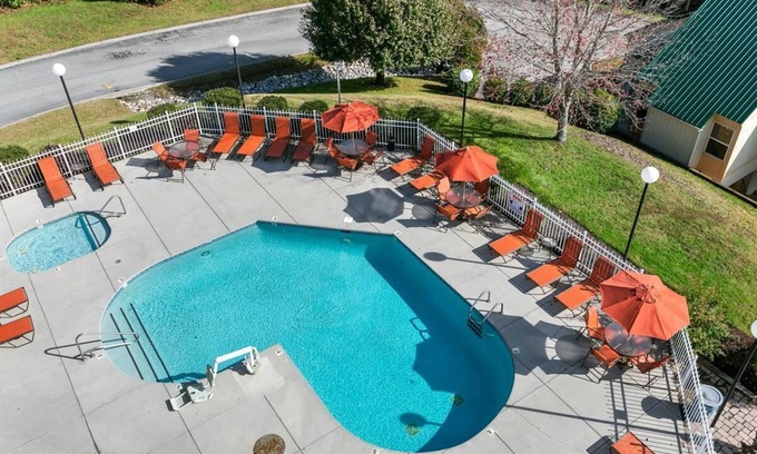 Pigeon Forge Resort | Smoky Mountain. Getaway! 2 Stylish Units, Kitchen, Pool