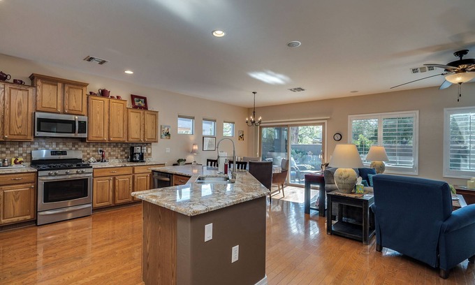 Rancho Sahuarita House | SNOW BIRDS WELCOME Charming 3-bedroom house Del Webb 55+ Community Sahuarita