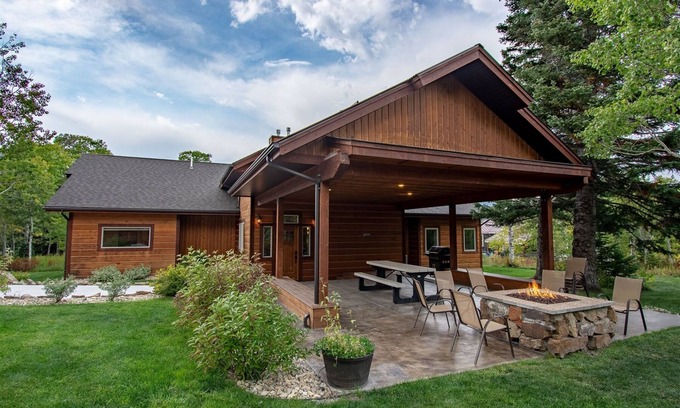 Lazy Acres House | Snow Creek Lodge - Roam Property Management