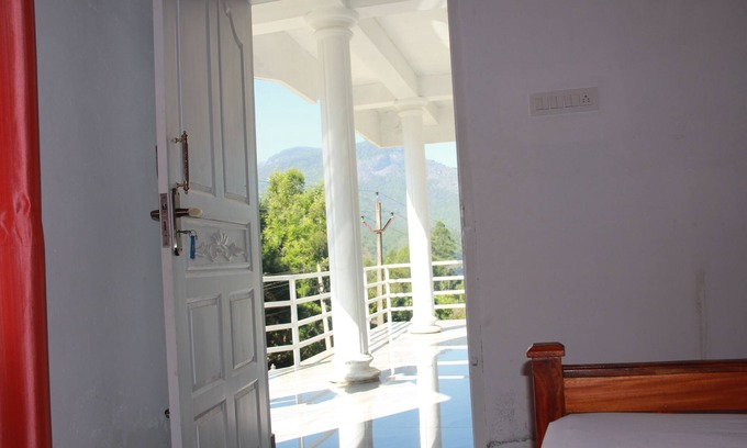 Kanthalloor Bed & Breakfast | Snow White Holiday Apartments, Kanthaloor