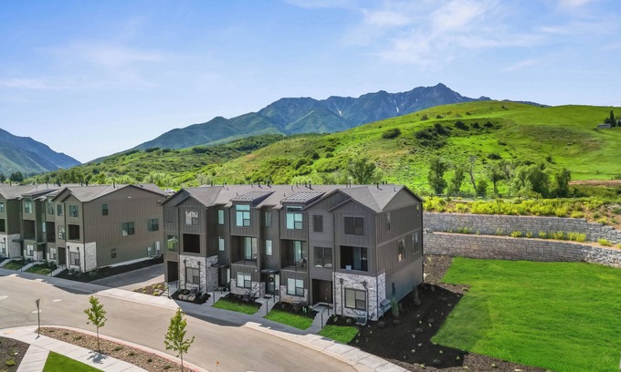 Mountain Green House | Snowbasin:Pool/HotTub, Ski, Hike, Bike, PBall