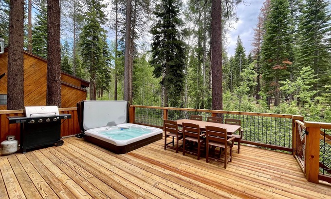 Truckee House | Snowbird Retreat at Northstar - 4BR w/Hot Tub, Free Ski Shuttle, HOA Amenities