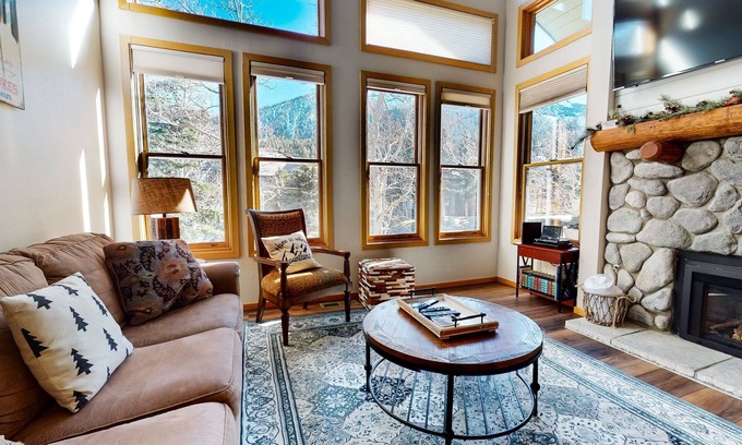 Mammoth Lakes Condo | Snowcreek V 890 Pet-Friendly, Private Washer Dryer, Mountain Views by RedAwning