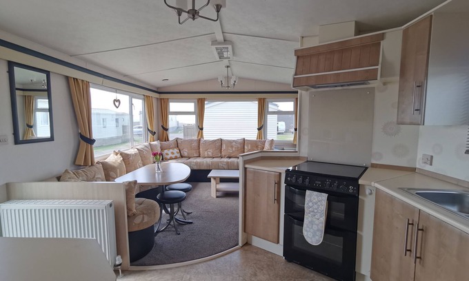 Llwyngwril Ski Chalet | Snowdonia Holiday Sea Beach and Mountains view