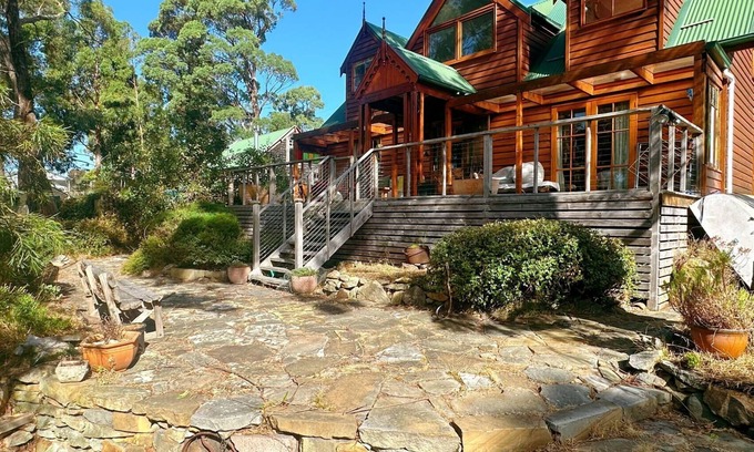 Lower Snug House | Snug Sanctuary - A gem in the forest 20 min to CBD