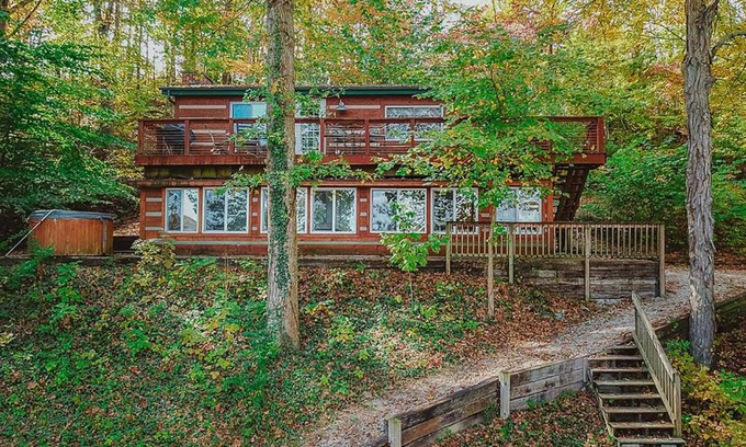 Heltonville House | Soaring Eagle Cabin