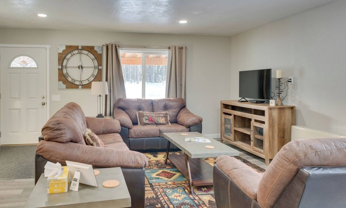 Kalifornsky Cabin | Soldotna Vacation Rental Near Fishing & Hiking!