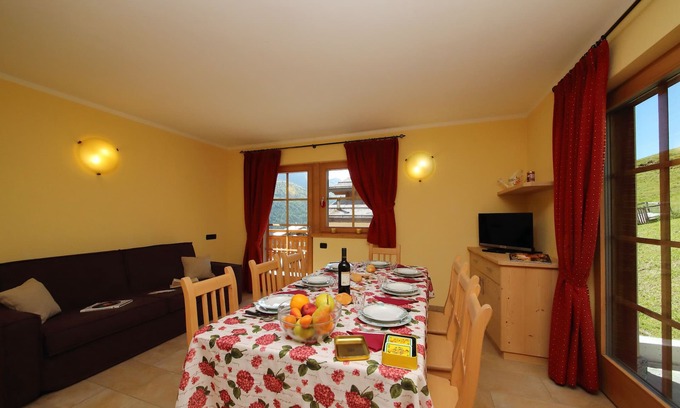 Sant'Anna Apartment | Sole Ski in- Ski out 50m, Livigno, Italy