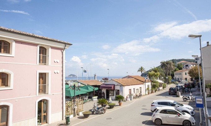 Cavo Apartment | SOLILUNA on the seafront of Cavo