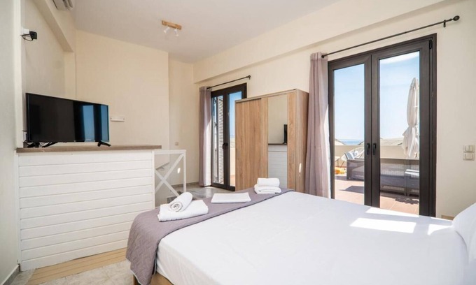 Old Town Apartment | Solis Maisonette with Jacuzzi in old town